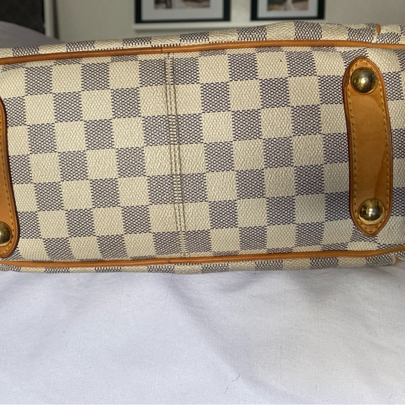 LOUIS VUITTON - Picture 3 of 5